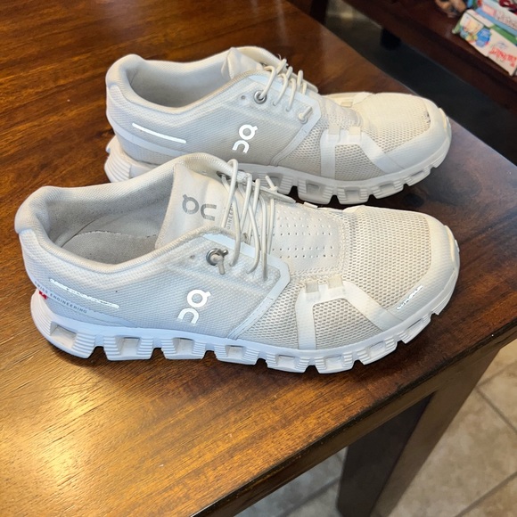 On Cloud. White. Women. Size 7.5. Used. - Picture 3 of 8